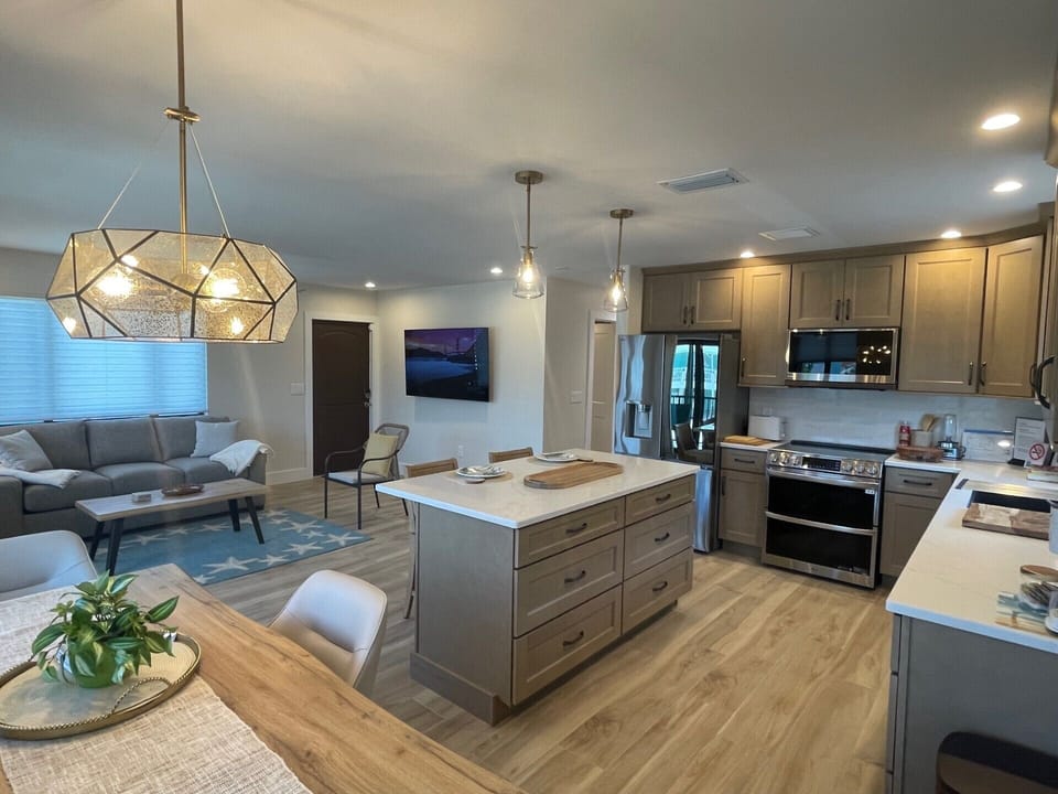 Adjustable lighting and recessed lighting 