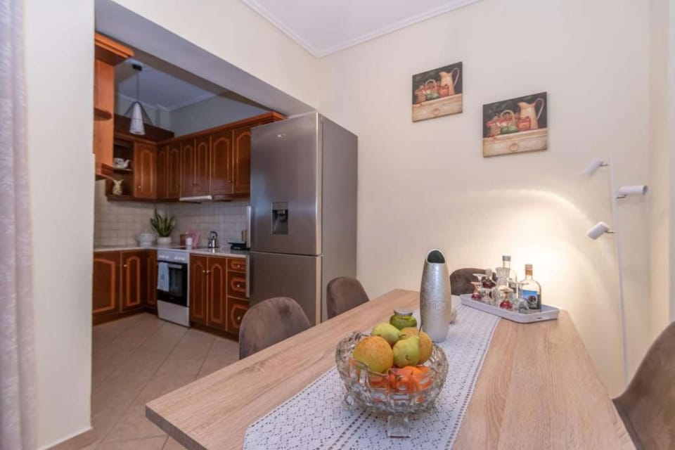 kitchen,dining table