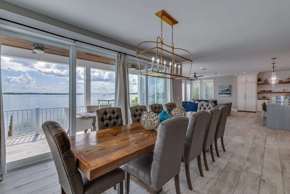 Dining room  with views and balcony 