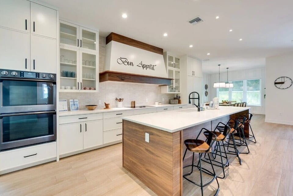 Kitchen with island 