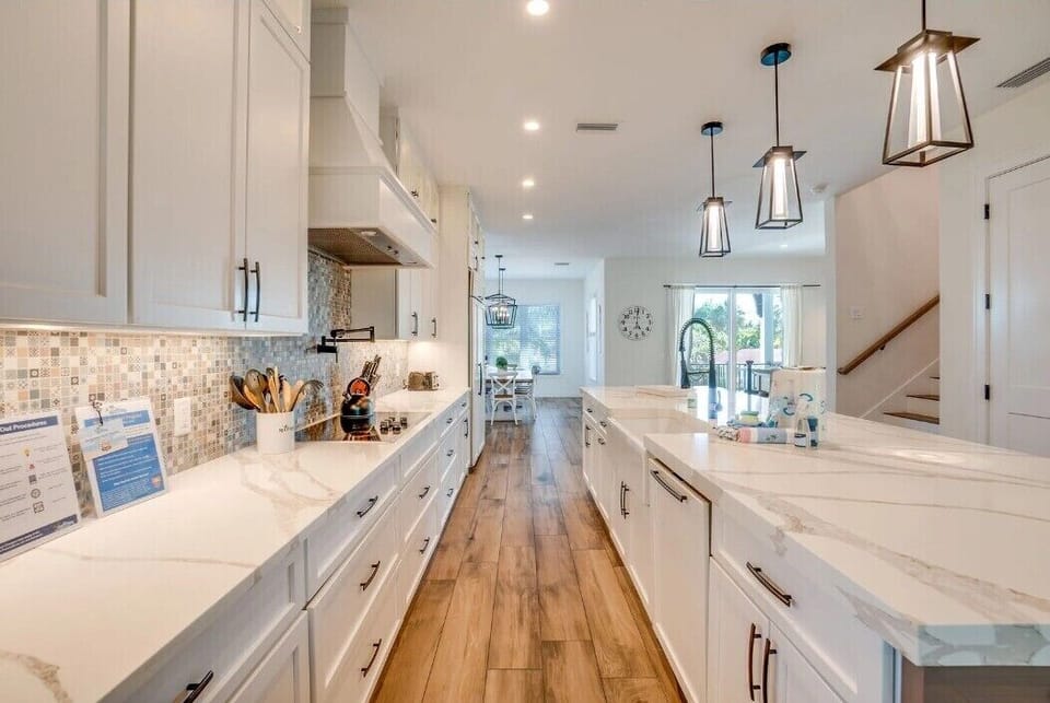 Kitchen with large island 