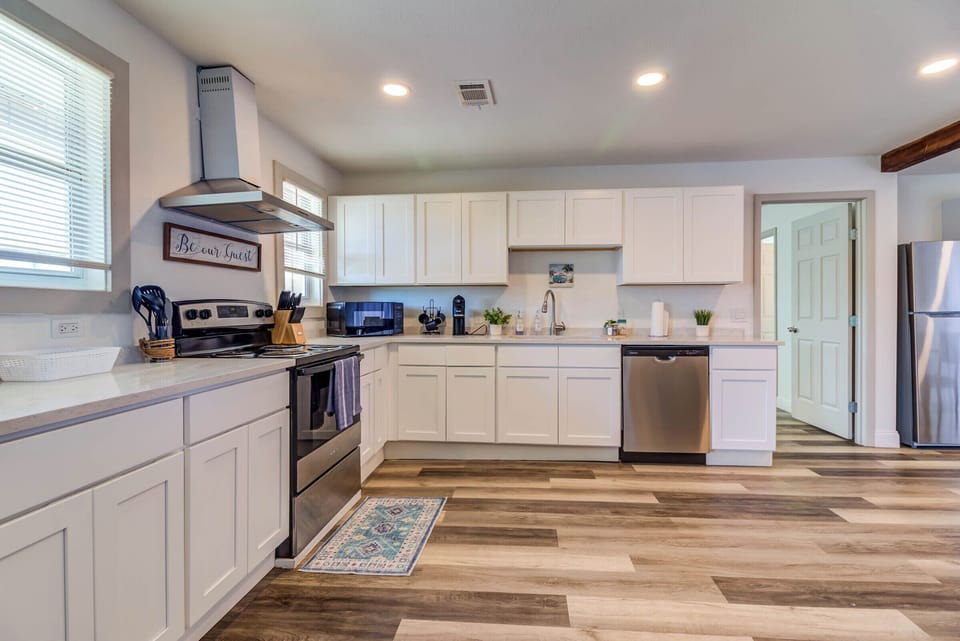 Ample counter and cabinet space 