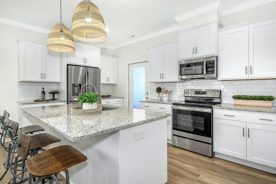 All modern appliances included