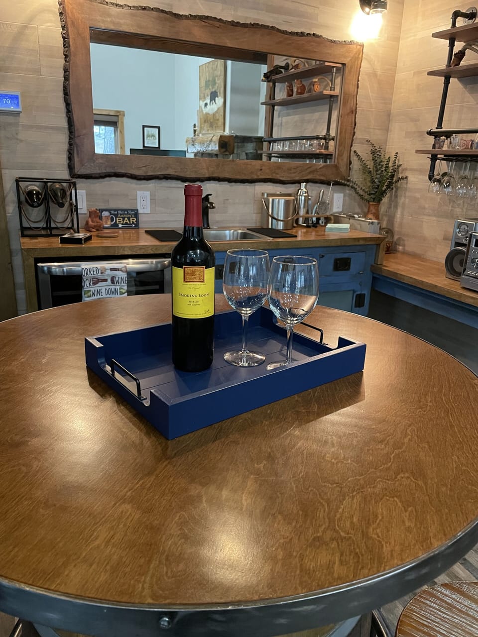 2 bar stools