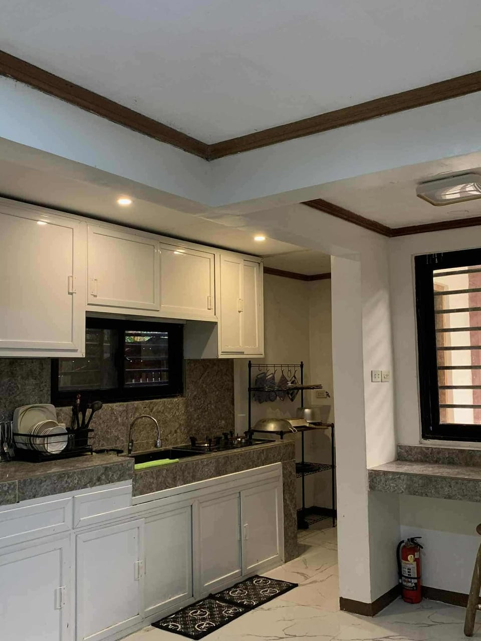 Fully operational Kitchen w/all the amenities!