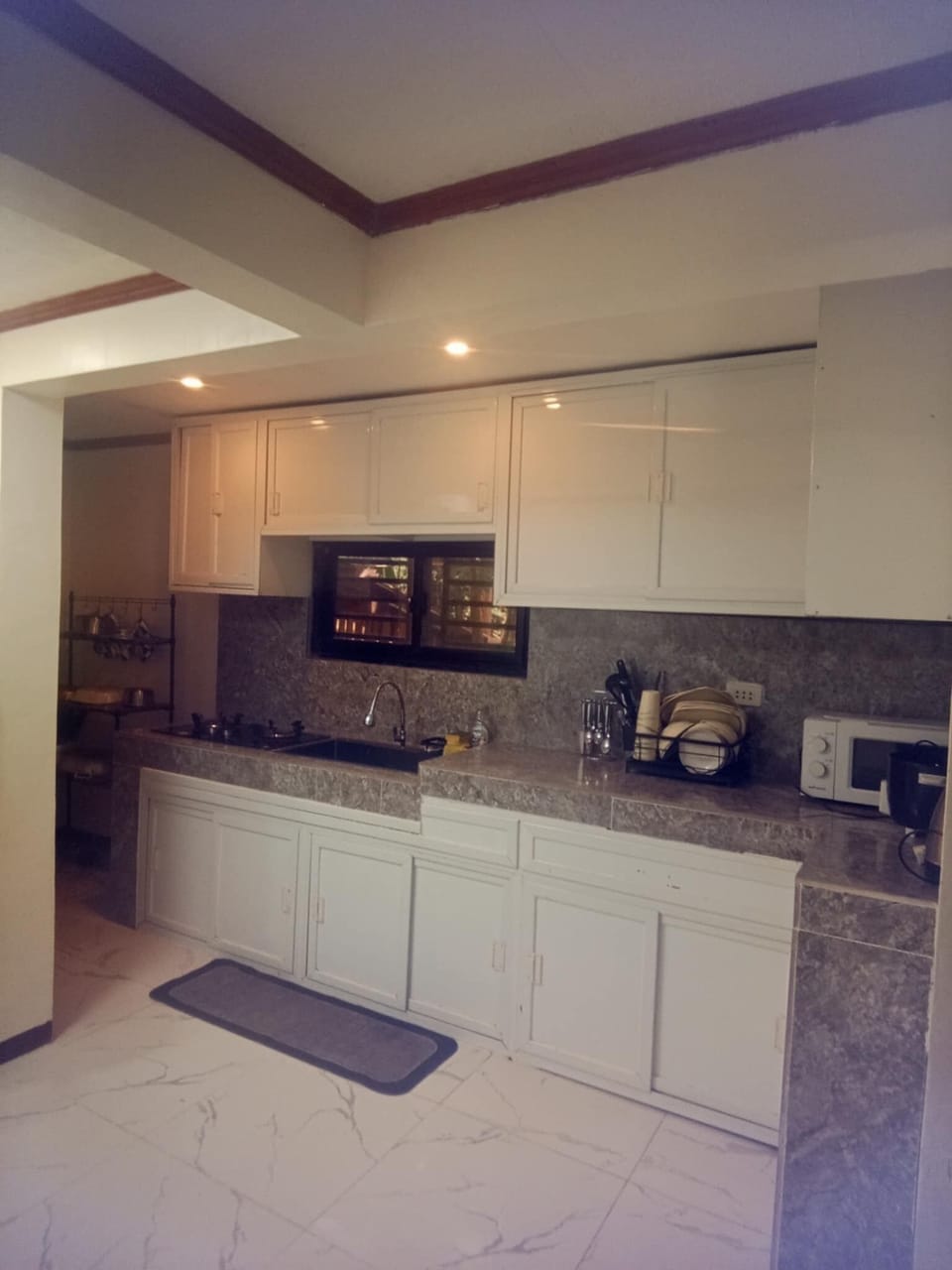 Fully operational Kitchen w/all the amenities!