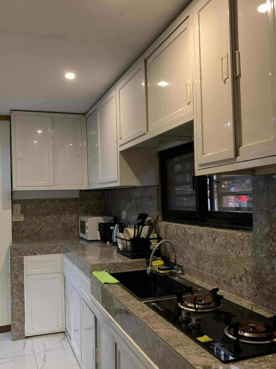 Fully operational Kitchen w/all the amenities!