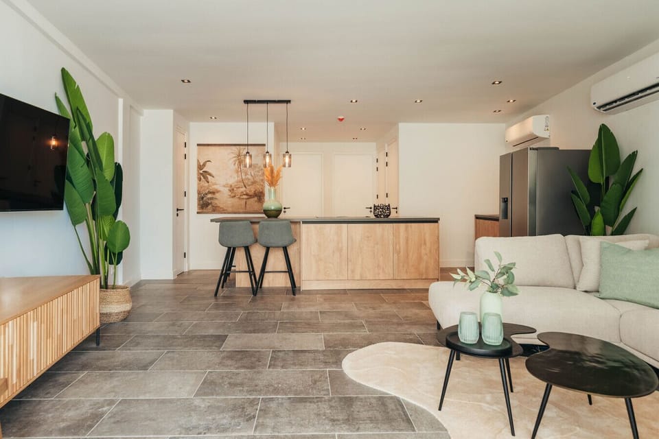 This open layout is perfect for entertaining. Who`s ready for movie night and snacks?