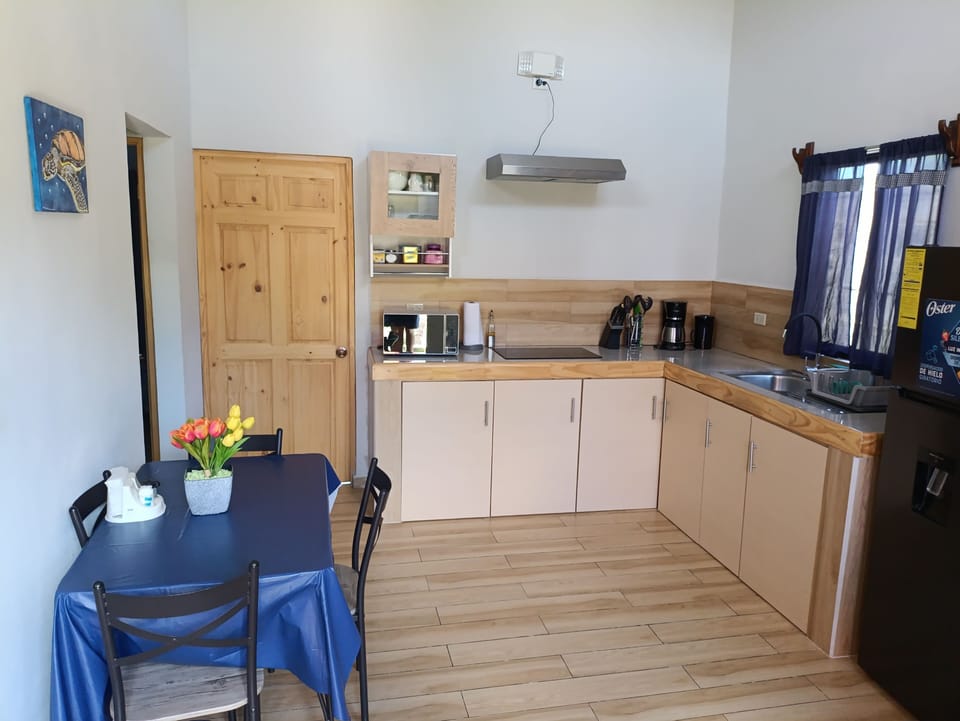 fully equipped kitchen 