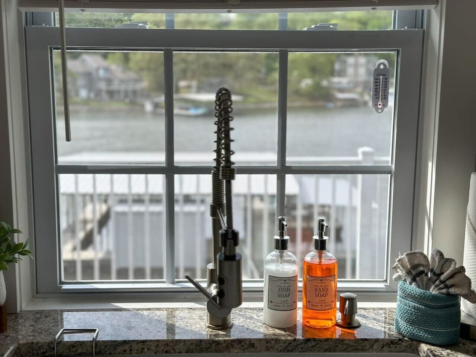 Lakeviews from almost every room.