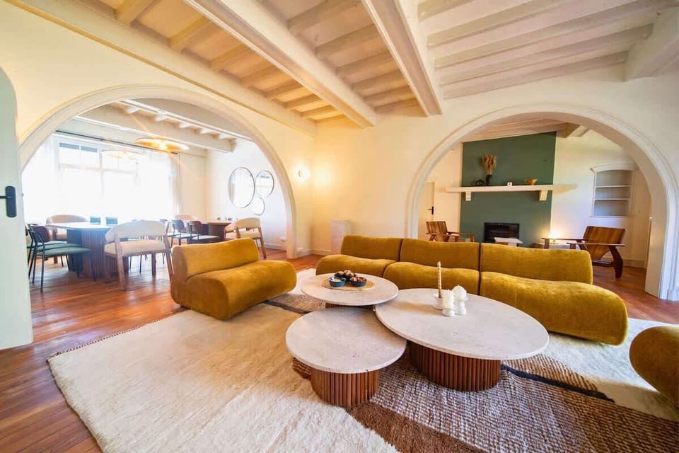 Our cosy and stylish sofa's are ready to welcome after a long day in the city.