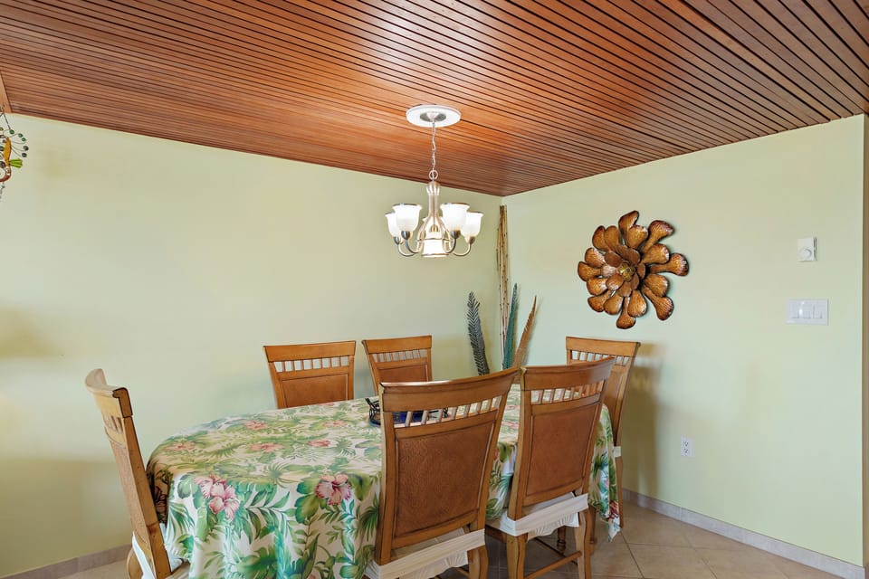 Not one to cook on Vacation? Enjoy take out from one of the many great nearby restaurants.