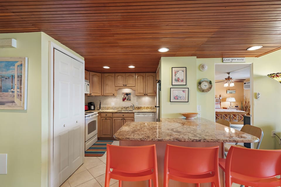 Beautiful granite top island with additional seating, perfect for early morning breakfasts.