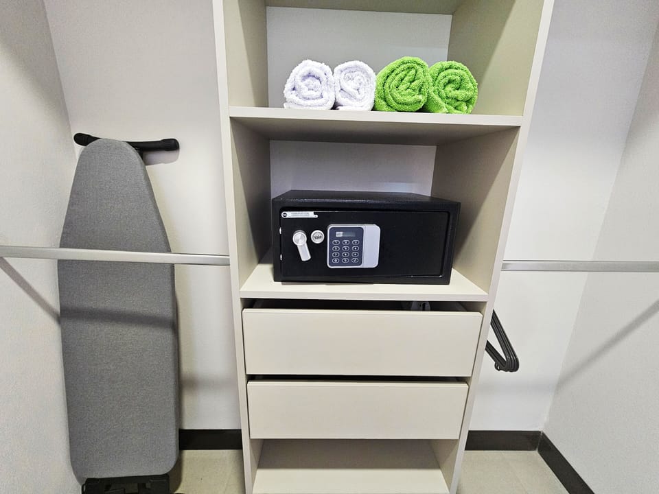 Walking closet in bedroom 2