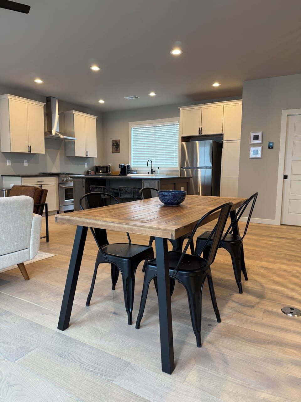 Living, Dining, Kitchen on 2nd Floor Large Open Concept Table Seats 4