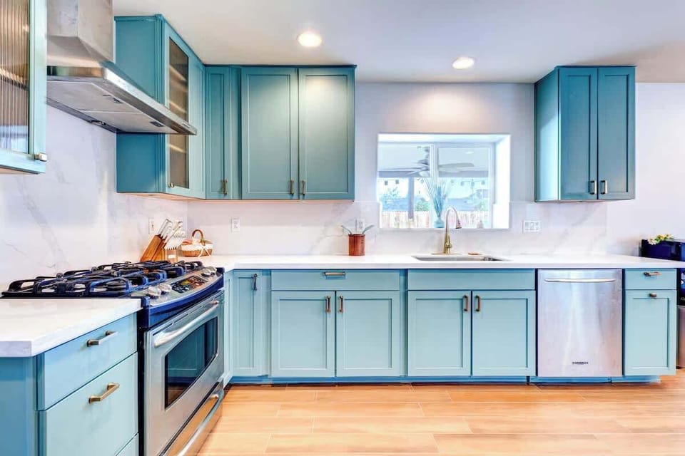 Fully equipped kitchen, perfect for home-cooked meals.
