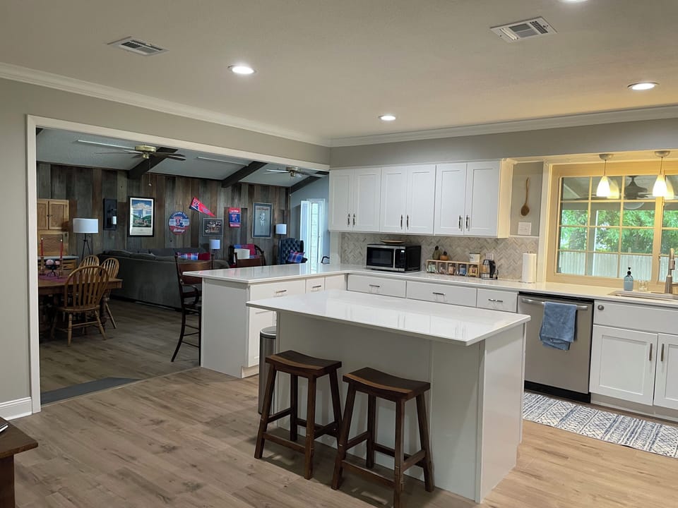 Large, updated kitchen that opens into the den with dining area
