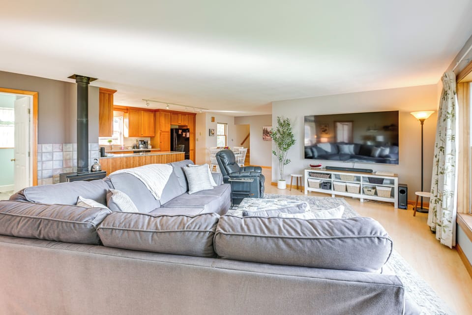 Living Room | Smart TV | Free WiFi | 1st Floor