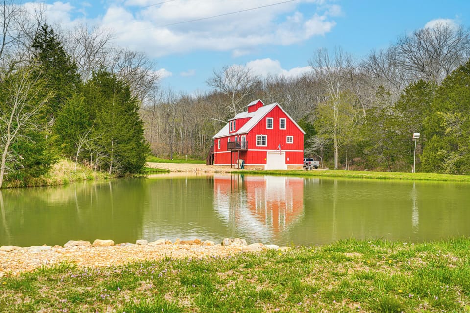 Bland Vacation Rental | 6BR | 2BA | Stairs to Enter | 2,000 Sq Ft