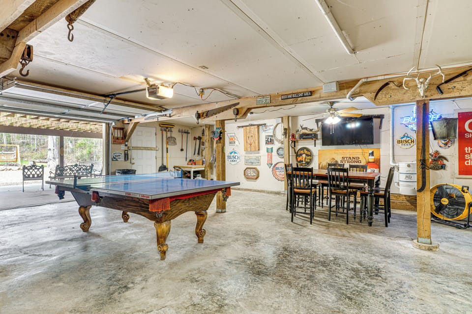 Garage Game Room | Convertible Pool/Ping-Pong Table | Smart TV