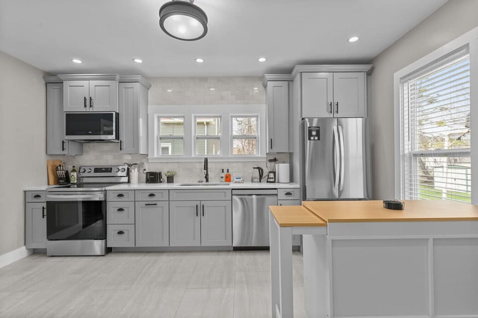 Spacious kitchen with everything you need!