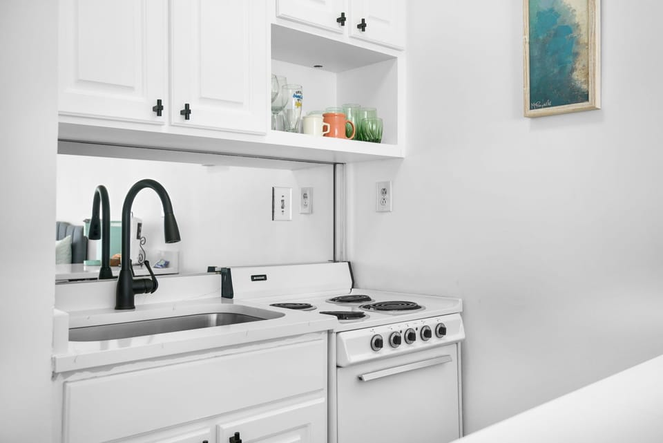 Full kitchen