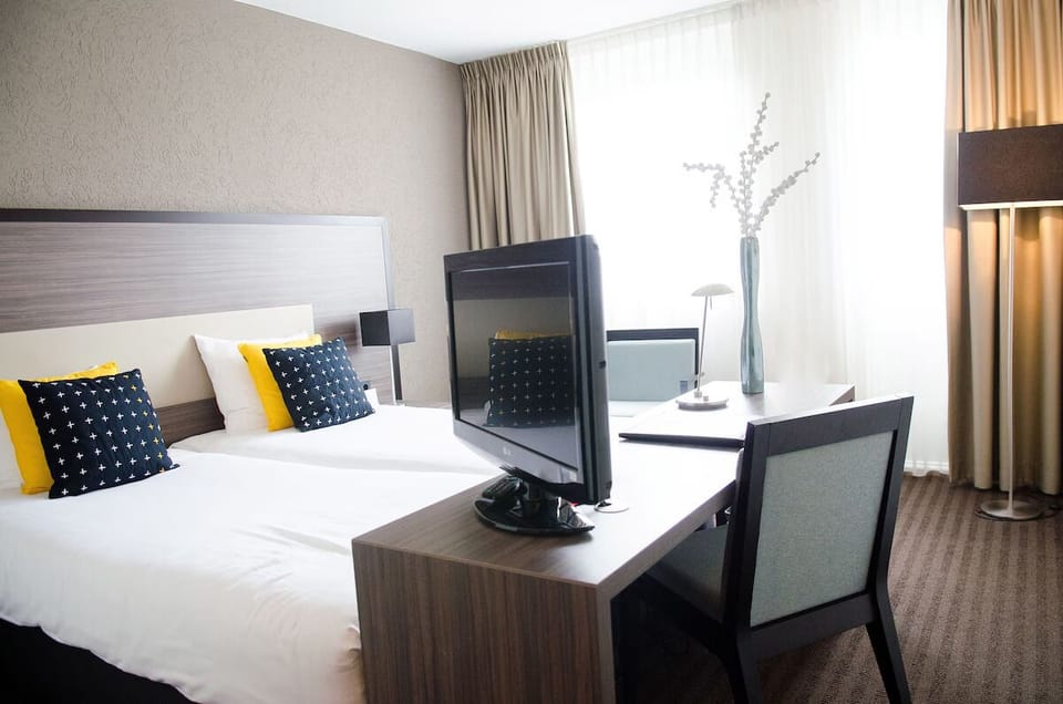 Unit with Two Twin beds
