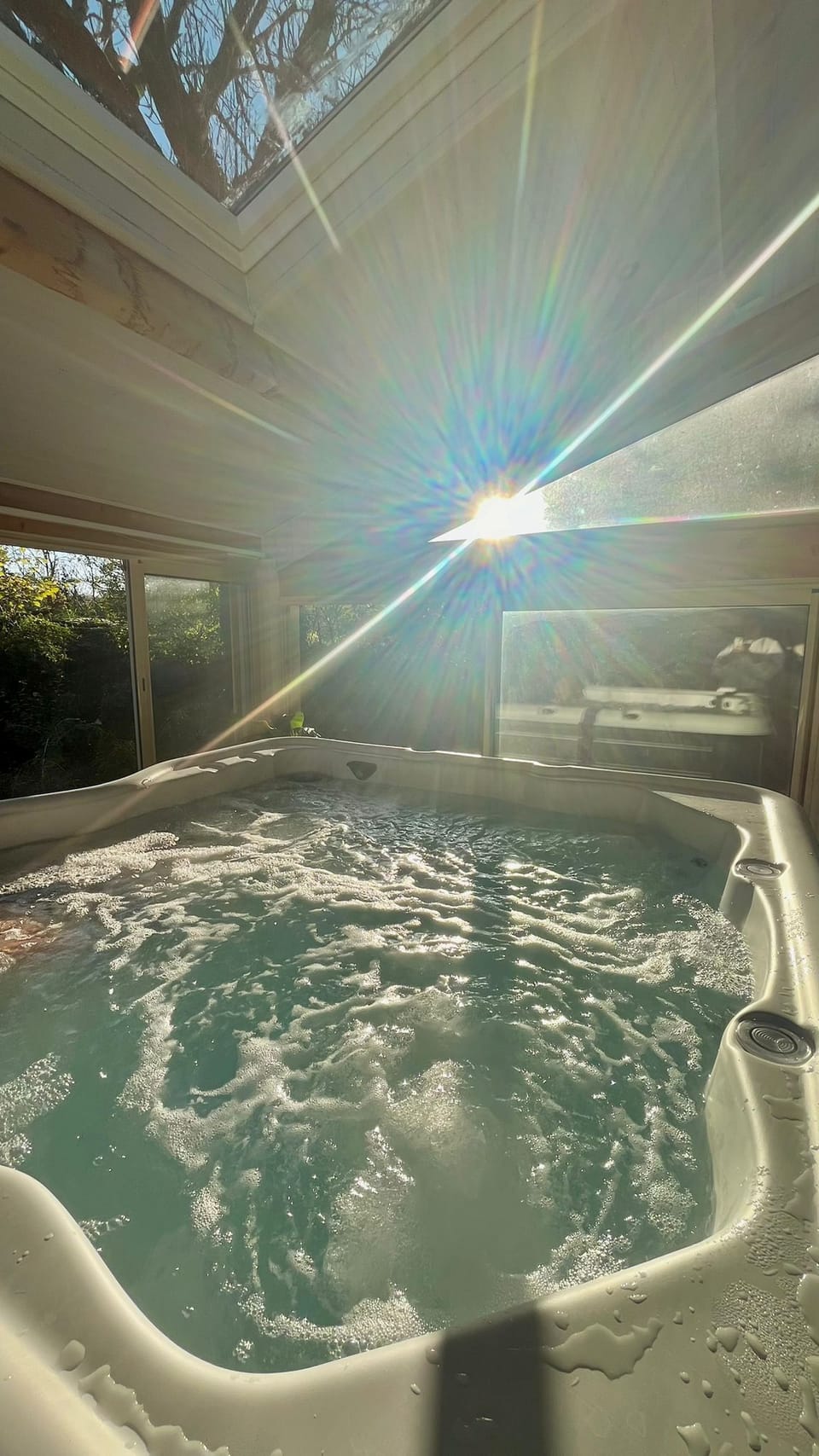 Outdoor spa tub