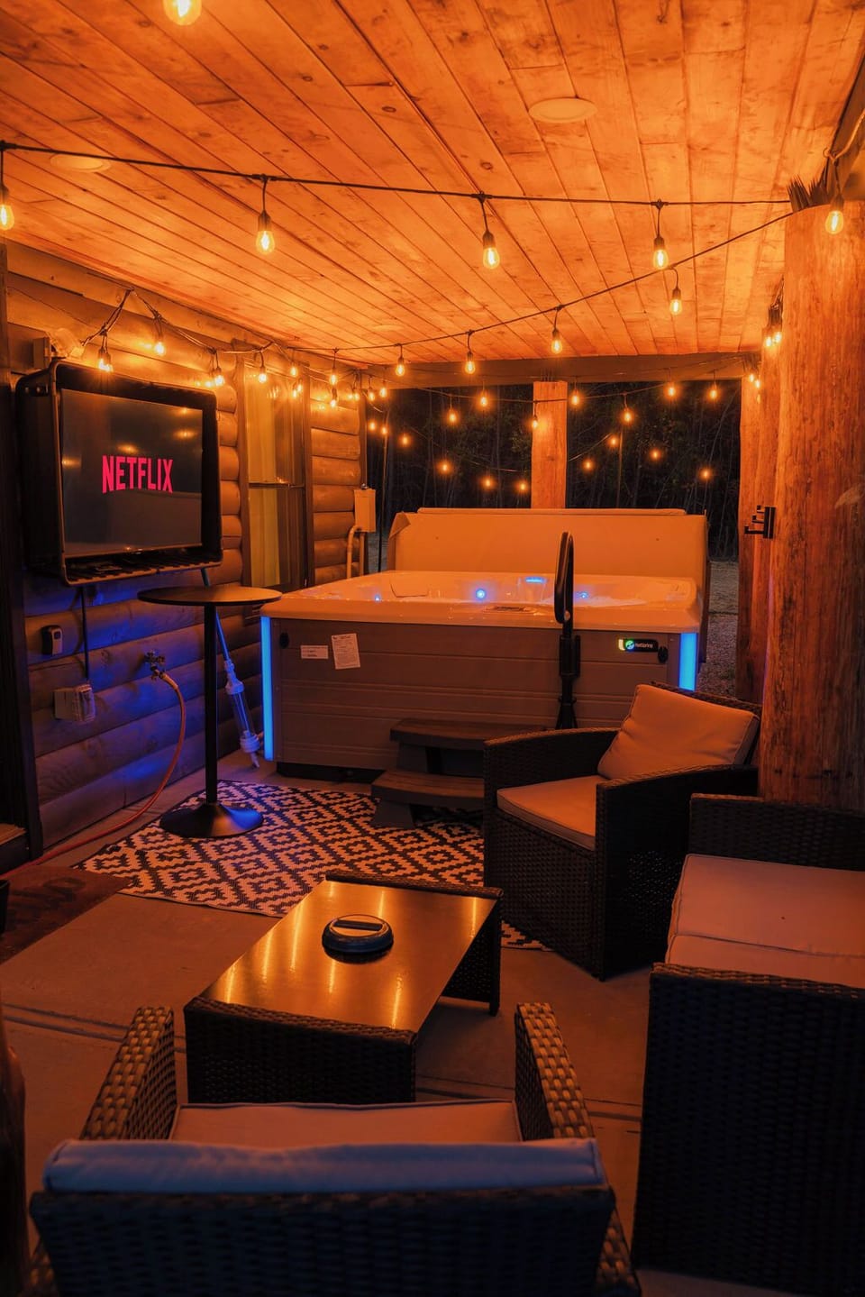 Outdoor spa tub