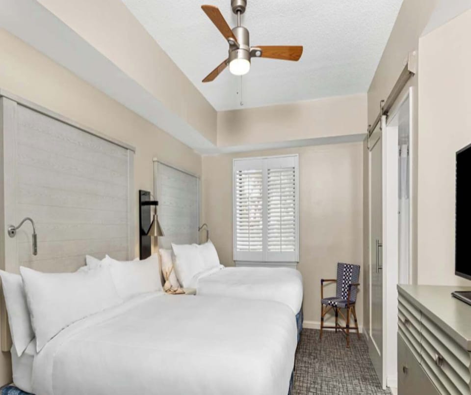 Bedroom 2: 2 Queen Beds