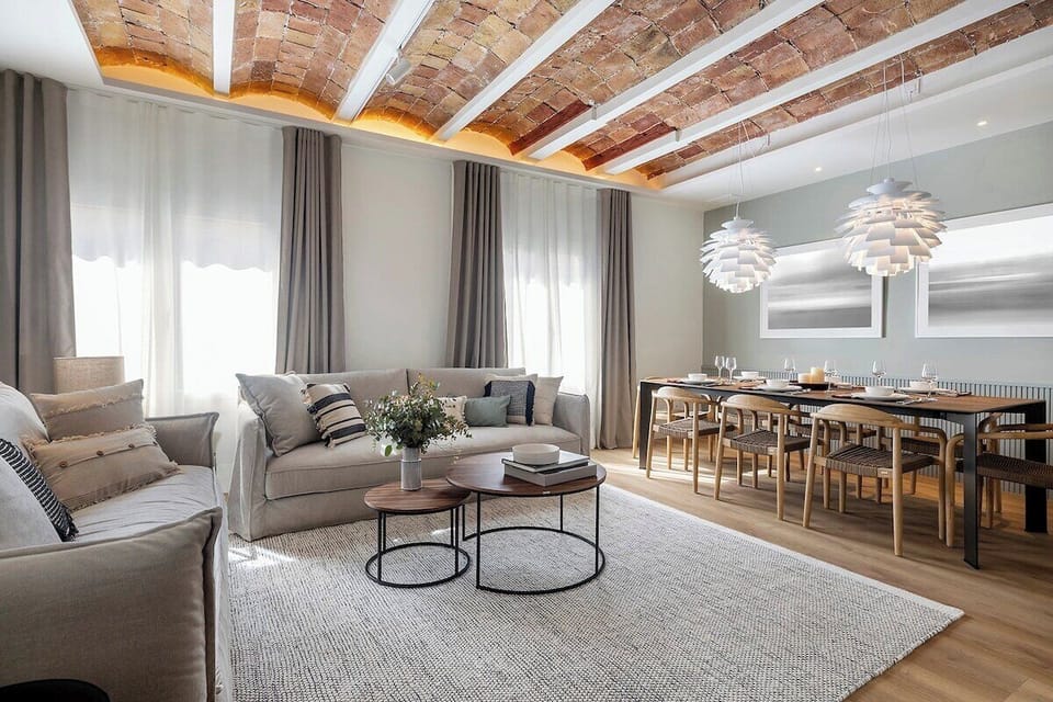 The large, sunny, and quiet apartment is located on the fifth floor of a classic Barcelona building with elevator.