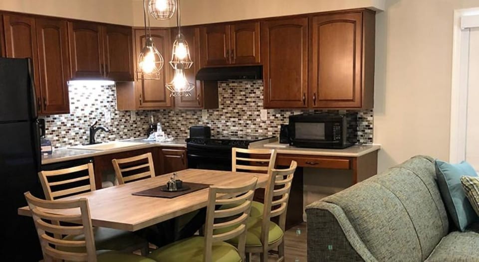 Woodstone 2BR full kitchen