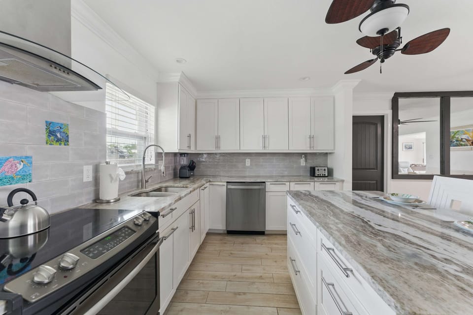 Cook like a pro in this modern kitchen featuring a wide, spacious counter perfect for meal prep or casual dining. With a convenient dishwasher, cleanup is a breeze, leaving you more time to relax and enjoy your stay.