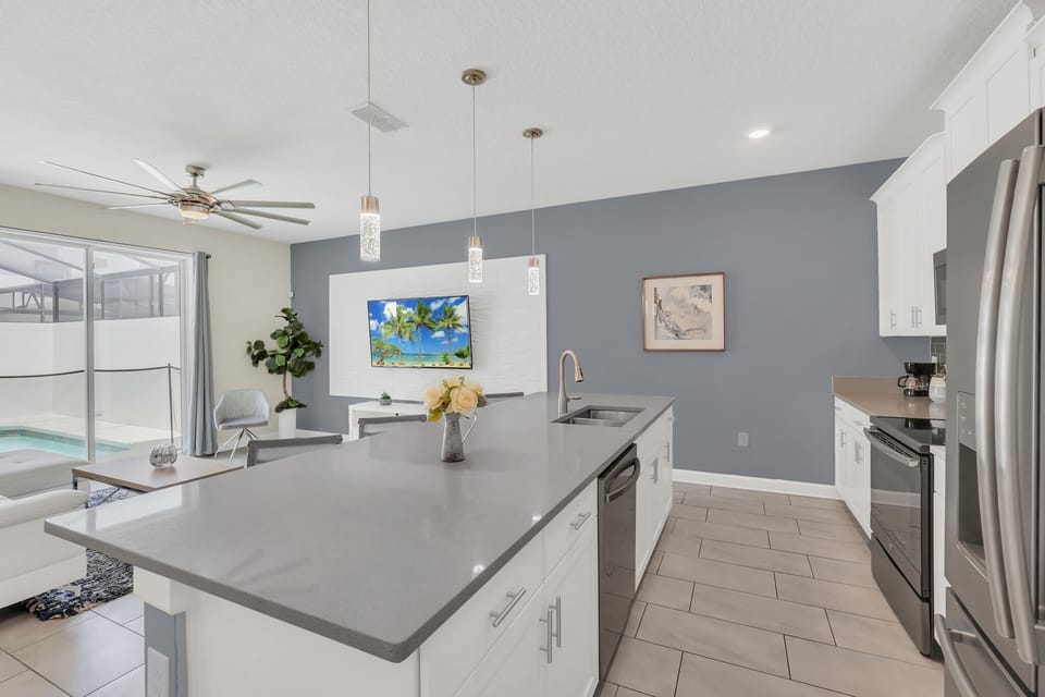 Seamless Kitchen-to-Dining Flow