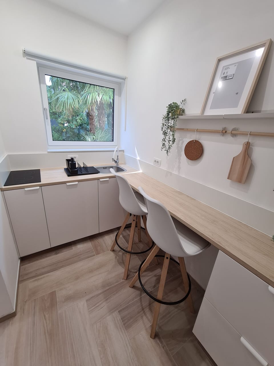 Separate fully equipped kitchen