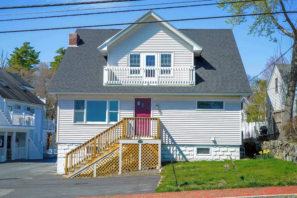 The front of the Home, Rental is in the back.