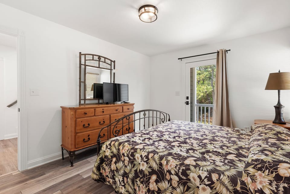 VOH20: Sea Glass Cottage | Mid Level Bedroom 4