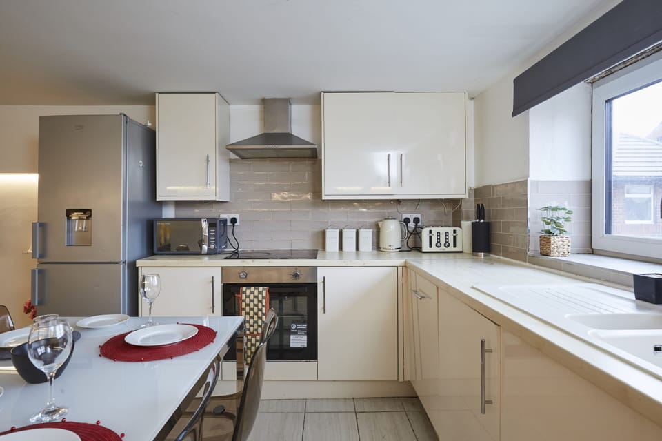 Fully Equipped Kitchen – Cook, Dine & Enjoy Your Huddersfield Stay