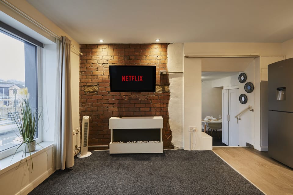 Entire Deal House Apartment in Huddersfield – Spacious, Stylish & Fully Equipped