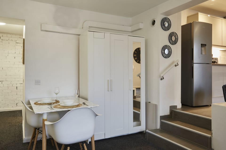 Sleep Tight in Huddersfield – Comfortable Bedrooms Designed for Rest