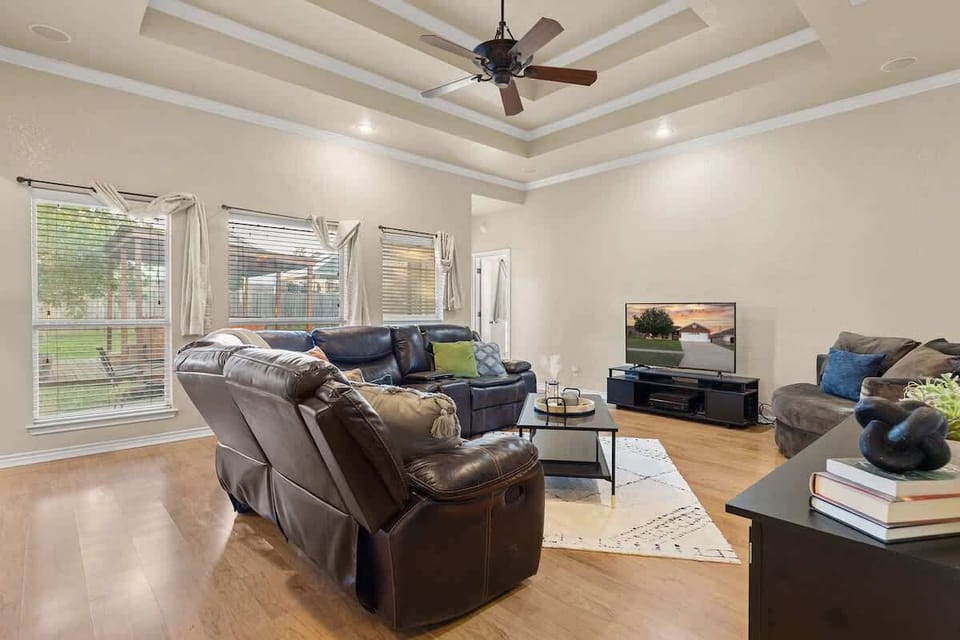 Enjoy cozy family time on this spacious wraparound couch with reclining seats, offering plenty of room to relax. Perfect for unwinding after a day of exploring Killeen or visiting Fort Cavazos in your comfortable short-term rental.