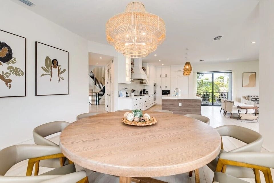 Dining room area 