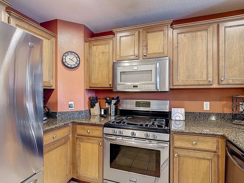 Modern full kitchen near Disney, golf, and resort amenities