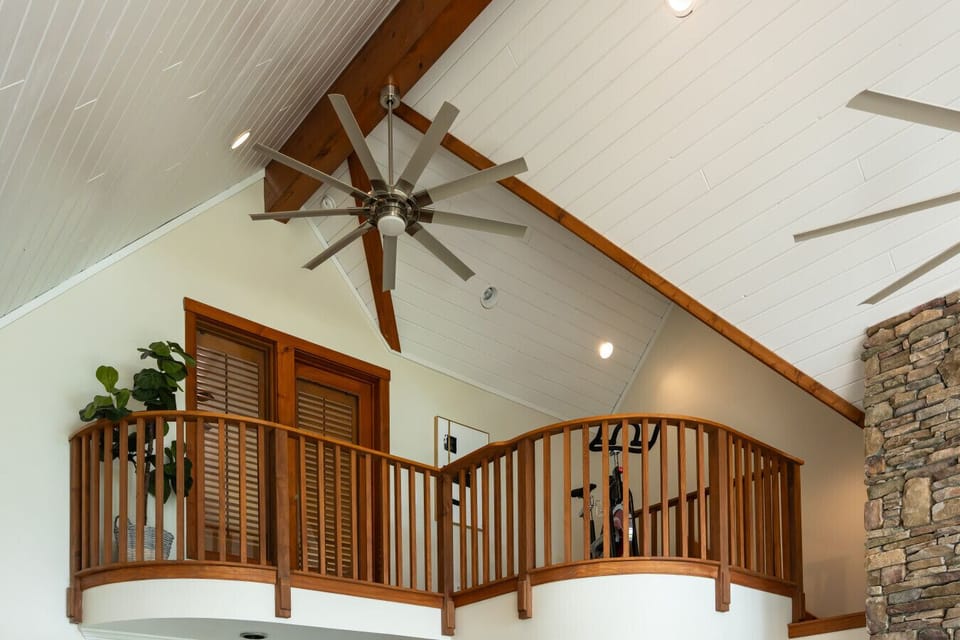 Loft Area l Peloton Bike