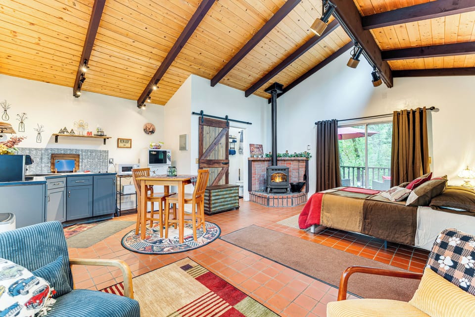 Studio | Free WiFi | Window A/C Unit | Pellet Stove