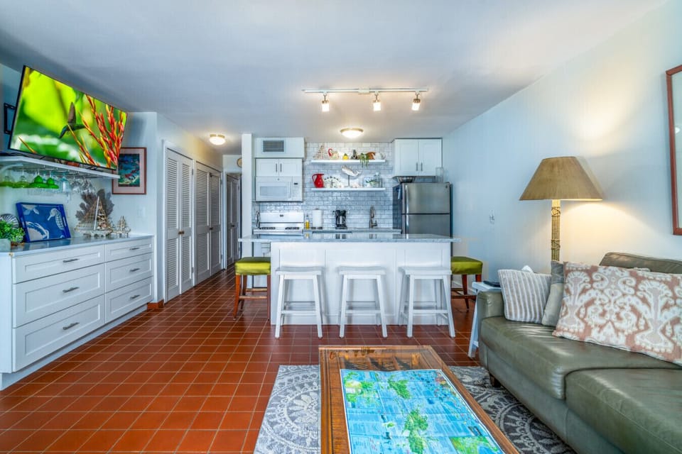 The living room/kitchen