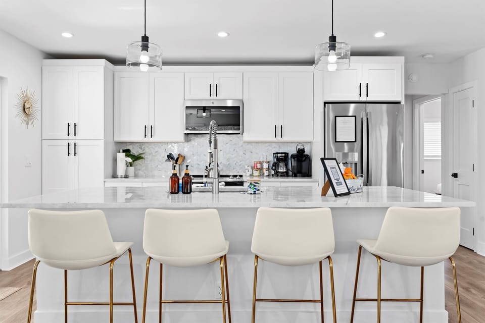 Gather around the stunning chef’s kitchen, where morning coffee, family breakfasts, and celebratory dinners become part of the vacation experience.