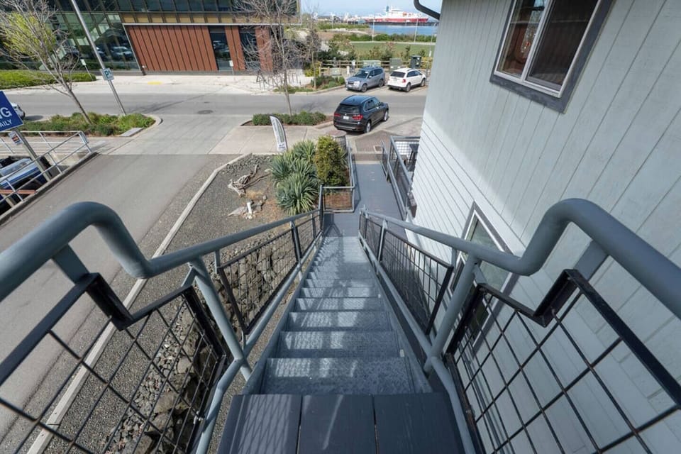 Access to front door
