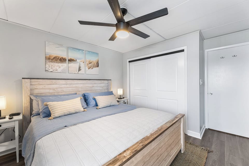 Closet has 3 drawer dresser,  numerous hangers. USB, USB-C & standard charging. 