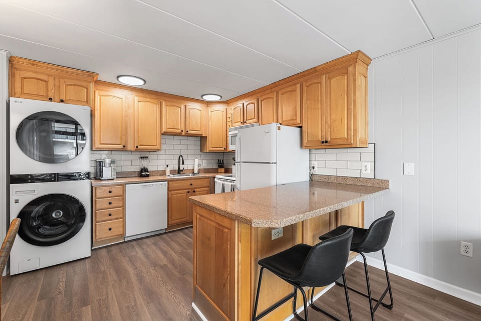 Coastal charm with seating for two and all the essentials to cook in.